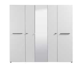 Päťdverová šatníková skriňa so zrkadlom aubrey - biela.

 

Na dverách je zrkadlo, ktoré je praktickým prvkom a dokáže opticky zväčšiť priestor, čo je žiaduce najmä v menších miestnostiach.

 

Ku skrini je možné dokúpiť police, ktoré môžu nahradiť šatníkovej tyče.

 

Všetok nábytok patriaci do kolekcie Aubrey nájdete nižšie v súvisiacich produktoch.