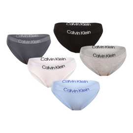5PACK Damen Slips Calvin Klein mehrfarbig (QD5332-31G) S.
Verleihen Sie Ihrer Garderobe einen Hauch von Luxus und Exklusivität mit den Damenhosen von Calvin Klein in schlichter Farbgebung.
Hochwertiges Material für ganztägigen Komfort
Calvin Klein Höschen sind aus einer hochwertigen Baumwoll-Elastan-Mischung gefertigt und bieten Weichheit, Atmungsaktivität und ein ganztägiges Hautgefühl.
Elegantes Design und praktischer Schnitt
Der gewebte Gummizug mit dem kultigen Logo verleiht ihm einen luxuriösen Touch.
Warum ein Calvin Klein-Höschen?

Hochwertiges Material für ultimativen Komfort und eine perfekte Passform.


Zeitloses Design mit kultigem gewebtem Gummi.


Eine gute Wahl für den Alltag und besondere Anlässe.

Calvin Klein Unterwäsche wird von Menschen auf der ganzen Welt geliebt
Die außergewöhnliche Unterwäsche von Calvin Klein gehört zu den Aushängeschildern der Modeindustrie.
Pflegehinweise für Calvin Klein-Slips
Befolgen Sie diese einfachen Schritte, um Qualität und Komfort zu erhalten:

Wäscherei: Bis zu einer Höchsttemperatur von 30 °C.


Trocknen: Sie können die Höschen auf niedriger Stufe im Wäschetrockner trocknen oder an der Luft trocknen lassen, ohne dass sie direktem Sonnenlicht ausgesetzt sind, damit die Farben intensiv bleiben.


Bügeln: Bügeln ist nicht nötig, was Zeit spart.

Tip: Die Suche nach Ihrer Lieblingsunterwäsche kann sehr langwierig sein, deshalb möchten wir, dass Ihre Lieblingsstücke lange halten.