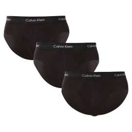 3PACK moške hlačke Calvin Klein črna (U2661G-VX9) XL.
Stavite na preverjeno kombinacijo udobja, kakovosti in ikoničnega sloga.
Prijeten material za celodnevno udobje
Spodnjice so izdelane iz visokokakovostne mešanice bombaža in elastana.
Elegantna zasnova z ikoničnim elastičnim pasom
Minimalistično zasnovo dopolnjuje elastika z vtisnjenim logotipom Calvin Klein, ki celotnemu modelu daje sodoben, a še vedno brezčasen videz.
Prednosti, ki jih boste cenili vsak dan

Dihajoč bombaž: Ohranja svežino ves dan.


Prožnost zaradi elastana: Spodnjice se popolnoma prilagodijo vašemu telesu in ne omejujejo gibanja.


Elegantna tkana guma: Logotip Calvin Klein daje hlačam brezčasen videz.

Spodnje perilo Calvin Klein vam omogoča edinstven slog
Moško spodnje perilo Calvin Klein je ena od stalnic modne industrije.
Kako skrbeti za kratke hlače Calvin Klein
S pravilno nego bodo hlačke Calvin Klein dolgo ostale kot nove - vsak dan vam bodo zagotavljale slog in udobje v enem.

Pralnica: Spodnjice perite pri 30 °C, najbolje na notranji strani, da ohranite barvo in kakovost elastike.
Sušenje: Nogavice lahko posušite v sušilnem stroju, vendar izberite nežen program pri nizki temperaturi.
Likanje: Ne likati.

Nasvet: Iskanje pravega spodnjega perila, ki se vam popolnoma prilega, je lahko izziv.