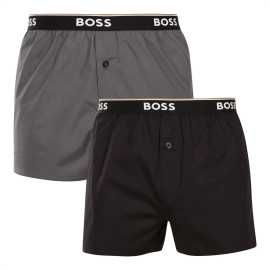 2PACK moške široke boksarice BOSS večbarvne (50545913 345) XL.
Iščete spodnje perilo, ki združuje eleganco, maksimalno udobje in vrhunsko kakovost?
Naravni bombaž za maksimalno udobje
Kratke hlače so izdelane iz 100-odstotnega bombaža, ki je mehak, zračen in prijeten na otip.
Elegantna zasnova in udobno prileganje
Kratke hlače BOSS odlikuje klasičen ohlapnejši kroj, ki zagotavlja največjo svobodo gibanja in udobje.
Zakaj imate radi kratke hlače BOSS?

100-odstotni bombaž za veliko udobje: Naravni material, ki diha.
Ohlapno prileganje za največje udobje: Idealna je za vsakodnevno nošenje in sprostitev.
Elegantna zasnova: Klasična barvna shema za brezčasen videz.
Tkana guma BOSS: Eleganten element dodaja razkošen videz.

Spodnje perilo BOSS bo všeč vsem elegantnim moškim
Blagovna znamka BOSS je nastala iz znanega proizvajalca oblačil Hugo Boss kot linija izdelkov za moške, ki imajo radi kakovostne kose in brezčasen videz.
Kako skrbeti za kratke hlače?

Pralnica: Perite pri največ 30 °C, da ohranite mehkobo materiala.
Sušenje: Sušilnik lahko uporabite, vendar le na nižji temperaturi.
Likanje: Kratke hlače lahko likate na srednji temperaturi.

Nasvet: Iskanje najljubšega spodnjega perila je lahko dolga pot, zato želimo, da bi vaši najljubši kosi zdržali dolgo časa.