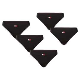5PACK ženske tangice Tommy Hilfiger črne (UW0UW05642 0W3) S.
Iščete tangice, ki se odlično prilegajo večjim velikostim ter zagotavljajo slog in udobje?
Mehak bombaž, ki se prilagodi vašim potrebam
Tange so narejene iz visokokakovostnega bombaža z dodatkom elastana.
Brezčasen slog, ki vas bo zabaval
Klasične barve v kombinaciji s prefinjeno tkano elastiko z logotipom Tommy Hilfiger dajejo tangicam športni pridih, hkrati pa so videti elegantne in ženstvene.
Zakaj vam bodo všeč tangice Tommy Hilfiger

Udobno prileganje za večje velikosti.
Visokokakovosten in zračen bombažni material.
Elegantna, a praktična zasnova z elastično elastiko z ikoničnim logotipom.

Tommy Hilfiger je blagovna znamka za vse sodobne ženske
Spodnje perilo Tommy Hilfiger predstavlja popolno harmonijo med klasičnim in sodobnim videzom.
Kako skrbeti za tangice Tommy Hilfiger
Če želite, da bodo vaše najljubše hlačke trajale kot nove, vam priporočamo naslednje smernice.

Pralnica: Per pri 30 °C.
Sušenje: Lahko sušite v sušilnem stroju, vendar izberite program z nizko temperaturo, da zaščitite vlakna in elastičnost.
Likanje: Ne likate - material je gladek in ga je enostavno vzdrževati, ne da bi ga bilo treba likati.

Nasvet: Postanite strokovnjak za vzdrževanje spodnjega perila z z nasveti v našem članku in svojim najljubšim kosom zagotovite nego, ki si jo zaslužijo.