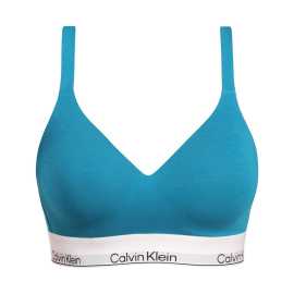 Ženski modrček Calvin Klein modre (QF8500-YTM) 3XL.
Privoščite si popolno kombinacijo udobja, funkcionalnosti in brezčasnega dizajna s tem ženskim modrčkom Calvin Klein.
Prijeten material, ki se dobro nosi
Modrček je izdelan iz visokokakovostne mešanice bombaža, modala in elastana.
Sodoben kroj s poudarkom na podrobnostih
Športni kroj s prekrižanimi trakovi na hrbtu in brez zapenjanja ne ponuja le zanimivega oblikovnega elementa, temveč tudi odlično oporo in udobje pri nošenju.
Zakaj bi morali preizkusiti modrček Calvin Klein

Vrhunska mešanica materialov: Mehke na otip, raztegljive in zračne za celodnevno udobje.
Udoben športni kroj brez zapenjanja: Idealno za vsakodnevno nošenje in lažjo telesno aktivnost.
Elegantna zasnova z ikoničnim logotipom Calvin Klein: Minimalističen videz, ki nikoli ne gre iz mode.

Spodnje perilo Calvin Klein obožujejo ljudje po vsem svetu
Moško spodnje perilo Calvin Klein je ena od stalnic modne industrije.
Kako skrbeti za modrček
Če želite zagotoviti, da bo vaš modrček trajal kot nov, vam priporočamo, da upoštevate te smernice za vzdrževanje.

Pralnica: Modrček nežno operite pri 30 °C, najbolje v zaščitni vrečki za perilo.
Sušenje: Modrčka nikakor ne polagajte v sušilni stroj.
Likanje: Nedrčka niso zlikali.

Nasvet: Iskanje pravega spodnjega perila, ki se vam popolnoma prilega, je lahko izziv.