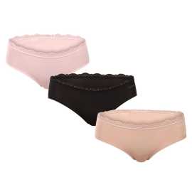 3PACK dámske nohavičky Calvin Klein viacfarebné (QD5302-3VQ) XL.
Pohodlie, elegancia a ikonický štýl - to vám prinášajú dámske nohavičky Calvin Klein.
Mäkký a ľahký materiál pre maximálne pohodlie
Syntetické vlákno s vysokým podielom polyamidu zaručuje mäkkosť a ľahkosť a nohavičky sú priedušné a rýchloschnúce.
Jednoduchosť s elegantným nádychom
Jemné a klasické farby sa dokonale hodia ku každému štýlu, tkaná guma v páse s čipkovým lemom dodáva spodnej bielizni romantický nádych.
Prečo mať vo svojom outfite nohavičky Calvin Klein

Mäkký a ľahký materiál, ktorý vás nebude obmedzovať.
Pohodlný klasický strih a štýlová čipka pre elegantný vzhľad.
Prémiová kvalita od značky Calvin Klein, ktorá vás nesklame.

Spodnú bielizeň Calvin Klein milujú ľudia na celom svete
Výnimočná spodná bielizeň Calvin Klein patrí k stáliciam módneho priemyslu.
Ako sa starať o nohavičky Calvin Klein
Aby vaše obľúbené nohavičky zostali dlho v skvelom stave, odporúčame držať sa nasledujúcich tipov na údržbu.

Pranie: Per pri maximálnej teplote 30 °C, ideálne ručne alebo v ochrannom sáčku.
Sušenie: Nesuš v sušičke.
Žehlenie: Nežehliť – vďaka hladkému povrchu a jemnému materiálu nie je potrebné.

Tip: Vaša obľúbená spodná bielizeň si zaslúži šetrné zaobchádzanie.
