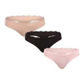 3PACK dámske tangá Calvin Klein viacfarebné (QD5300-3VQ) M.
Pohodlie, elegancia a ikonický štýl - to vám prinášajú tangá Calvin Klein.
Mäkký a ľahký materiál pre maximálne pohodlie
Syntetické vlákno s vysokým podielom polyamidu zaručuje mäkkosť a ľahkosť a tangá sú priedušné a rýchloschnúce.
Jednoduchý dizajn s elegantným nádychom
Jemné a klasické farby sa dokonale hodia ku každému štýlu, tkaná guma v páse s čipkovým lemom dodáva bielizni romantický nádych.
Prečo mať vo svojom outfite tangá Calvin Klein

Mäkký a ľahký materiál, ktorý vás nebude obmedzovať.
Pohodlný minimalistický strih a štýlová čipka pre elegantný vzhľad.
Prvotriedna kvalita od značky Calvin Klein, ktorá vás nesklame.

Spodnú bielizeň Calvin Klein milujú ľudia na celom svete
Výnimočná spodná bielizeň Calvin Klein patrí k stáliciam módneho priemyslu.
Ako sa starať o tangá Calvin Klein
Aby vaše obľúbené tangá vydržali dlho v skvelom stave, odporúčame držať sa nasledujúcich tipov na údržbu.

Perte: Per pri maximálnej teplote 30 °C, ideálne ručne alebo v ochrannom sáčku.
Sušenie: Nesuš v sušičke.
Žehlenie: Nežehliť – vďaka hladkému povrchu a jemnému materiálu nie je potrebné.

Tip: Vaša obľúbená spodná bielizeň si zaslúži šetrné zaobchádzanie.