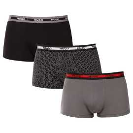 3PACK pánske boxerky HUGO viacfarebné (50545668 960) XXL, trenky.
Stavte na nadčasovú eleganciu a špičkový komfort s pánskymi boxerkami HUGO.
Materiál, ktorý vám dokonale padne
Kombinácia vysokokvalitnej bavlny s prímesou elastanu zaručuje optimálnu kombináciu pohodlia a pružnosti.
Štýl, ktorý hovorí sám za seba
Striedma farebnosť je vhodná pre všetkých mužov, ktorí nemajú radi módne výstrelky.
Prečo si zamilujete boxerky HUGO

Prvotriedny materiál v kombinácii bavlny a elastanu.
Elegantný dizajn v klasických farbách.
Kratšie nohavičky pre väčšie pohodlie.

Spodná bielizeň Hugo pre milovníkov pohodlia a luxusu
Značka spodnej bielizne Hugo patrí do rodiny odevov Hugo Boss a vyniká kvalitnými materiálmi a precíznym spracovaním.
Ako sa starať o boxerky HUGO
Aby vaše obľúbené boxerky dlho vydržali, odporúčame dodržiavať tieto tipy.

Pranie: Per je pri teplote 40 °C.
Sušenie: Boxerky môžeš sušiť v sušičke na šetrný program.
Žehlenie: Pokiaľ je potrebné, žehli ich naruby pri nižšej teplote.

Tip: Staňte sa expertom na údržbu spodnej bielizne vďaka radám v našom článku a doprajte svojim obľúbeným kúskom starostlivosť, ktorú si zaslúžia.
