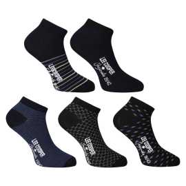 5PACK chaussettes Lee Cooper basses multicolores (PO41030) M.
Offrez-vous la qualité et le style britanniques avec les chaussettes basses Lee Cooper.
Matériaux confortables pour une utilisation quotidienne
Les chaussettes Lee Cooper sont fabriquées à partir d'un mélange de matériaux de qualité qui garantissent confort et durabilité.
Le design minimaliste s'adapte à toutes les tenues
Les chaussettes Lee Cooper ont un design simple et élégant qui convient à toutes les activités.
Pourquoi choisir les chaussettes Lee Cooper ?

Confort et qualité : La matière en coton est douce pour la peau et assure un confort tout au long de la journée.
Design élégant : Le look lisse et minimaliste mettra en valeur n'importe quelle tenue.
Utilisation polyvalente : Idéal pour la vie de tous les jours et les activités sportives.

Les sous-vêtements Lee Cooper s'adaptent à toutes les situations
La marque britannique Lee Cooper est connue dans le monde entier et son portefeuille est très large.
Comment entretenir vos nouvelles chaussettes préférées
Pour que vos chaussettes Lee Cooper durent le plus longtemps possible, nous vous recommandons de suivre les conseils suivants :

Blanchisserie : Per à une température maximale de 30 °C.
Sèche-linge : Ne pas sécher au sèche-linge, ne pas utiliser d'eau de Javel et éviter le nettoyage à sec.
Repassage : Les chaussettes n'ont pas besoin d'être repassées.

Conseil : Devenez un expert de l'entretien de la lingerie les conseils de notre article et donnez à vos pièces préférées le soin qu'elles méritent.