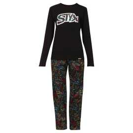 Dámske pyžamo Styx masky (PDD1853) L.
Chcete spojiť pohodlie, štýl a kvalitnú českú výrobu?
Prémiové materiály pre maximálne pohodlie
Dámske pyžamo Styx je vyrobené z prvotriednych materiálov, ktoré vám zabezpečia pohodlie počas celej noci.
Pohodlný strih a štýlový dizajn na pokojný spánok
Strih dámskeho pyžama Styx vám poskytne maximálne pohodlie pri odpočinku a spánku.
Prečo si vybrať dámske pyžamo Styx?

Prvotriedna kombinácia materiálov: Bavlnený satén na nohavice, mäkká bavlna na košeľu.
Pohodlný strih: Voľnosť pohybu a maximálne pohodlie pri spánku.
Vyrobené v ČR: Podpora miestnej výroby a záruka kvality.

Kvalita z Českej republiky, to je spodná bielizeň Styx
Spodná bielizeň Styx sa kompletne vyrába v Českej republike.
Ako sa starať o pyžamo Styx?
Aby vaše pyžamo zostalo dlho krásne a pohodlné, dodržiavajte tieto pokyny:

Pranie: Per na 30 °C s jemným pracím prostriedkom.
Sušenie: Nepoužívaj sušičku, suš na vzduchu.
Žehlenie: Možno žehliť na nízku teplotu (odporúčame naruby)

Tip: Staňte sa expertom na údržbu spodnej bielizne vďaka radám v našom článku a doprajte svojim obľúbeným kúskom starostlivosť, ktorú si zaslúžia.