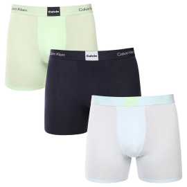 3PACK pánske boxerky Calvin Klein viacfarebné (NB4477-3U3) XXL, trenky.
Doprajte si kombináciu luxusu a pohodlia s pánskymi boxerkami Calvin Klein.
Kvalitný materiál pre celodenné pohodlie
Boxerky Calvin Klein sú vyrobené z prvotriednej zmesi bavlny a elastanu.
Moderný dizajn a dokonalý strih
Každý kúsok v tomto balení má jednoduchý, ale moderný dizajn s dlhšími nohavičkami, ktoré poskytujú väčšie pohodlie pri širokom spektre aktivít.
Prečo si obľúbite boxerky Calvin Klein

Prvotriedna zmes materiálov: Kombinácia bavlny a elastanu pre maximálne pohodlie a pružnosť.


Štýlový dizajn: Rôzne farby a vzory na každodenné nosenie.


Dlhšie nohavičky: Poskytujú väčšie krytie a pohodlie, ideálne na každodenné nosenie a športové aktivity.


Ikonická značka: Calvin Klein je symbolom kvality, štýlu a pohodlia, ktoré nikdy neomrzia.

Spodnú bielizeň Calvin Klein milujú ľudia na celom svete
Pánska spodná bielizeň Calvin Klein patrí k stáliciam módneho priemyslu.
Ako sa starať o boxerky Calvin Klein
Aby boli vaše boxerky v perfektnom stave, je dôležité venovať im správnu starostlivosť:

Pranie: Perte pri teplote maximálne 30 °C, aby ste zachovali mäkkosť a pružnosť materiálu.


Sušička: Boxerky môžete bezpečne sušiť v sušičke pri nízkej teplote, čím ušetríte čas a zaistíte, že zostanú mäkké.


Žehlenie: Boxerky nie je potrebné žehliť, pretože si zachovajú svoj tvar a pružnosť aj bez žehlenia.

Tip: Staňte sa expertom na údržbu spodnej bielizne vďaka tipom v našom článku a doprajte svojim obľúbeným kúskom starostlivosť, ktorú si zaslúžia.