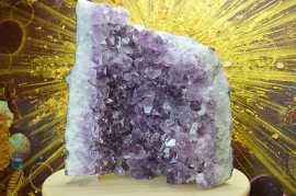 Drúza AMETYST #13,4kg- Božskosť, Intuícia, Rovnováha, pokojný Spánok - Extra Kvalita Afirmácia: Cítim spojenie s Božským svetlom a jeho ochranu 


Ametyst je predovšetkým kameň duchovnej čistoty a meditácie.