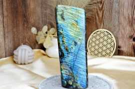 Free Form LABRADORIT -Totém #10 -Intuícia, Ochrana, Premena, Napredovanie, Prekonanie prekážok EXTRA KVALITA 1,72kg / 22 cm Afirmácia: Vítam do nového života zmenu a premenu s otvorenou náručou. 

Labradorit- Významný kameň intuície, meditácie a ochrany aury.