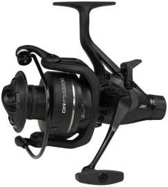 Jrc navijak dr 10000 fs.
 •Ľahké grafitové telo a rotor •Systém voľnej cievky •Spínač zapnutia/vypnutia proti spätnému chodu •Viacdiskový brzdový systém •Pevná súprava pastorka a hnacieho kolesa zo zliatiny zinku •Hliníková cievka s klipom na vlasec •Paralelný líniový oscilačný systém