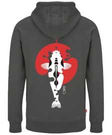 Kumu mikina rising sun šedá - l.
 •65% organická bavlna / 35% recyklovaný polyester •Pranie v práčke naruby pri 30 stupňoch •320g •Vyrobené v Turecku 
 Organická bavlna v porovnaní s konvenčne pestovanou bavlnou využíva lepšie pestovateľské postupy, ako sú absencia umelých pesticídov a hnojív, ktoré môžu poškodzovať ekosystémy a životné prostredie.