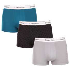 3PACK pánske boxerky Calvin Klein viacfarebné (NB4565-2VI) XL, trenky.
Užívajte si maximálne pohodlie a luxus s pánskymi boxerkami Calvin Klein.
Kvalitný materiál pre celodenné pohodlie
Tieto boxerky sú vyrobené z prvotriednej zmesi bavlny a elastanu.
Elegantný dizajn a praktický strih
Tkaná guma s kontrastným logom Calvin Klein vytvárajú štýlový a nadčasový vzhľad.
Prečo si zamilujete boxerky Calvin Klein

Prvotriedny materiál: Kombinácia bavlny a elastanu zaručuje mäkkosť, priedušnosť a elasticitu pre maximálne pohodlie počas celého dňa.


Štýlový dizajn: Ikonické logo Calvin Klein s vyšívanou gumou dodáva boxerkám elegantný vzhľad vhodný na každú príležitosť.


Praktický strih: dlhšie nohavice a prispôsobivý strih poskytujú väčšie pohodlie a voľnosť pohybu, ideálne na bežné nosenie, do práce aj na voľný čas.

Spodnú bielizeň Calvin Klein milujú ľudia na celom svete
Pánska spodná bielizeň Calvin Klein patrí k stáliciam módneho priemyslu.
Ako sa starať o boxerky Calvin Klein
Aby si vaše nové boxerky zachovali svoj vzhľad a kvalitu čo najdlhšie, dodržiavajte tieto jednoduché pokyny:

Pranie: Perte ich pri maximálnej teplote 30 °C.


Sušenie: Sušenie v bubnovej sušičke sa neodporúča - najlepšou voľbou je sušenie na vzduchu.


Žehlenie: Boxerky nie je potrebné žehliť, čím ušetríte čas a námahu.

Tip: Hľadanie obľúbenej spodnej bielizne môže byť beh na dlhé trate, preto chceme, aby vám obľúbené kúsky dlho vydržali.