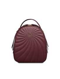 VUCH Ami Wine.

Dizajn z novim prešivanjem
Glavno zapiranje na zadrgo z dolgimi potegi zadrge
Zunanja žepka na zadrgo
Notranji predali za drobnarije
Nastavljivi ramenski trakovi
 NAHRBTNIKI
„Imaš v mislih zakoreninjeno, da nahrbtniki niso dovolj kombinabilni?