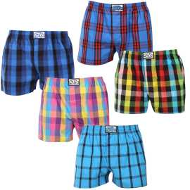 5PACK pánske trenky Styx klasická guma viacfarebné (5A0112346) XXL, trenírky.
Doprajte si štýl a pohodlie s pánskymi šortkami Styx v pestrých farbách a originálnom dizajne.
Mäkký materiál pre celodenné pohodlie
Šortky Styx sú vyrobené zo 100 % bavlny, ktorá ponúka mäkkosť a priedušnosť aj pri celodennom nosení.
Originálny dizajn a pohodlné nosenie
Šortky Styx vnesú do vášho šatníka hravosť a jedinečný štýl vďaka odvážnym farbám a originálnym potlačiam.
Prečo si zaobstarať šortky Styx?

Vyrobené v Českej republike s dôrazom na kvalitu a precíznosť.


Materiál zo 100 % bavlny pre mäkkosť a pohodlie.


Originálne a zábavné vzory, ktoré vás odlíšia.

Kvalita z Českej republiky, to je spodná bielizeň Styx
Spodná bielizeň Styx sa kompletne vyrába v Českej republike.
Ako sa starať o šortky Styx
Ak chcete zachovať kvalitu a pohodlie svojich šortiek, postupujte podľa týchto pokynov:

Pranie: Perte pri maximálnej teplote 30 °C, aby ste zachovali intenzívne farby a mäkkosť bavlny.


Sušenie: Neodporúčame sušenie v bubnovej sušičke, radšej ich nechajte voľne uschnúť na vzduchu.


Žehlenie: Šortky môžete žehliť pri nízkej teplote, aby mali hladký vzhľad.

Tip: Staňte sa expertom na údržbu spodnej bielizne vďaka tipom v našom článku a doprajte svojim obľúbeným kúskom starostlivosť, akú si zaslúžia.