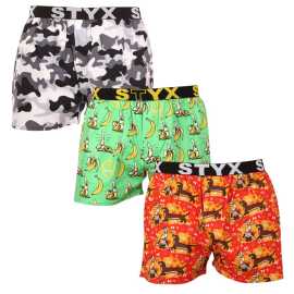 3PACK short hombre Styx art sports goma multicolor (3B13497) M.
¿Busca unos pantalones cortos que combinen comodidad, originalidad y calidad de fabricación?
Material de calidad para el máximo confort
Los pantalones cortos Styx están hechos de algodón 100%, lo que significa que son transpirables, ligeros y cómodos al tacto.
Aspecto elegante y corte funcional
Gracias a su corte más holgado, el pantalón corto te ofrece la máxima libertad de movimientos, que agradecerás no sólo durante el día, sino también durante las actividades deportivas.
¿Por qué te gustan los pantalones cortos de Styx?

100% algodón para una gran comodidad: Material transpirable y cómodo.
Calidad checa: Los pantalones cortos se fabrican íntegramente en la República Checa.
Corte holgado para un máximo confort: Ideal para el día a día y para relajarse.
Diseños elegantes: No es un cajón aburrido, sino una buena dosis de originalidad y estilo.

La marca checa Styx ofrece diversión y calidad superior
La ropa interior Styx será especialmente popular entre aquellos para quienes la individualidad es importante.
¿Cómo cuidarlos?
Para que tus pantalones te duren como nuevos, te recomendamos que sigas estas pautas.

Lavandería: Lavar a máquina a 30 °C para preservar la suavidad del algodón.
Secadora: No es aconsejable secar los pantalones cortos en la secadora, sino dejarlos secar al aire libre.
Planchado: Puedes planchar los calzoncillos a fuego medio para no dañar el material.

Consejo: Conviértete en una experta en mantenimiento de lencería con los consejos de nuestro artículo y dale a tus prendas favoritas el cuidado que se merecen.