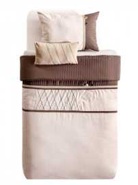 Prikrývka na posteľ espresso - béžová.

 

Súčasťou balenia sú okrem prehozu ešte obliečka na vankúš a dekoračný vankúš.

 

Súprava Espresso sa skladá z týchto produktov:


	Prikrývka na posteľ 175x245
	Obliečka na vankúš 50x70cm
	Dekoračný vankúš 50x30cm



Doplnkové produkty nájdete nižšie v súvisiacich produktoch.