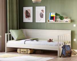 Posteľ s odnímateľnou zábranou fairy - dub svetlý.

Vnútorné rozmery 100x200 cm sú ideálne pre deti od narodenia až po ich dospievanie (0–14 rokov)!

 

Matrac nie je súčasťou.

Posteľ je dodávaná s roštom.

Spodná prístelka zobrazená na fotografiách nie je súčasťou produktu.

 

 

Rozmery postele s odnímateľnou zábranou Fairy sú 206x73x107cm (š, v, h).

 

 

Všetky produkty z kolekcie Fairy a vhodné matrace nájdete nižšie v súvisiacich produktoch.