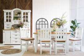 Jedáleň z masívu iii - k13 bielená borovica.