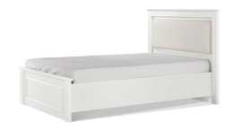 Posteľ s roštom a úložným priestorom 100x200 lexi - biela.

 

Posteľ je vybavená integrovaným výklopným roštom, ktorý umožňuje jednoduchý prístup k rozčlenenému úložnému priestoru v základni postele.

 

Posteľ má nosnosť 130 kg a jej konštrukcia je navrhnutá s dôrazom na ergonomiu a stabilitu.

 

Na výrobu boli použité 18 mm drevotrieskové dosky a 22 mm MDF dosky štandardu E0, ktoré zaručujú pevnosť, odolnosť a dlhú životnosť.

 

Posteľ stojí na 18 cm vysokých ABS nohách, ktoré uľahčujú čistenie podlahy a umožňujú používanie robotického vysávača.

 

*ABS materiál = pevný a nárazuvzdorný plast s hladkým povrchom, ktorý je odolný voči opotrebovaniu a ľahko sa udržuje.

*MDF dosky = ľahko opracovateľný drevovláknitý materiál so širokým spektrom možných úprav využívaný napr.

 

Posteľ Lexi s výklopným roštom je ideálnou voľbou pre detské a študentské izby – ponúka elegantný vzhľad, praktický úložný priestor a pohodlie, ktoré vydrží mnoho rokov.

 

Rozmery postele sú 124x210x118 cm (š, h, v) a lôžkový priestor je vhodný pre matrac 100x200 cm.

 

Ďalší nábytok z kolekcie Lexi nájdete v súvisiacich produktoch nižšie.