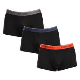 3PACK Moške boksarice Calvin Klein črne (NB2569A-N33) M.
Želite bokserice, ki vam nudijo popolno udobje, sodoben dizajn in vrhunsko kakovost?
Vrhunski material za celodnevno udobje
Te boksarice so izdelane iz kombinacije umetnih vlaken, kar zagotavlja popolno kombinacijo mehkobe, prožnosti in trpežnosti.
Sodobna zasnova in popolno prileganje
Minimalistični videz z elastičnim pasom dopolnjuje logotip Calvin Klein, ki boksaricam daje razkošen in prefinjen slog.
Zakaj vam bodo všeč bokserice Calvin Klein?

Lahkoten in zračen material: Idealno za vsakodnevno nošenje in zahtevne športne dejavnosti.
Krajše hlačke: Omogočajo svobodo gibanja, se ne zvijajo in ne stiskajo.
Hitro sušenje in trpežnost: Kot nalašč za aktiven življenjski slog.
Brezčasno oblikovanje: Minimalistična zasnova in razkošen videz Calvina Kleina.

Spodnje perilo Calvin Klein obožujejo ljudje po vsem svetu
Moško spodnje perilo Calvin Klein je ena od stalnic modne industrije.
Kako skrbeti za bokserje?
Če želite zagotoviti, da bodo vaše boksarice čim dlje ohranile popolno obliko in kakovost, upoštevajte naslednje smernice:

Pralnica: Priporočamo pranje pri 30 °C z blagim detergentom.
Likanje: Ni priporočljivo, da ne poškodujete materiala.
Sušilni stroj: Sušenje v sušilnem stroju ni priporočljivo, raje se posušite na zraku.

Nasvet: Iskanje pravega spodnjega perila, ki se vam popolnoma prilega, je lahko izziv.