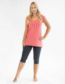 Dámske pyžamo Gina viacfarebné (19154-MERDxG) S.
Užite si maximálne pohodlie a voľnosť pohybu s pyžamom Gina, ktoré spája štýl, praktickosť a príjemné materiály.
Pohodlný materiál a kvalita, ktorá vás nesklame
Dámske pyžamo Gina je vyrobené z kvalitnej bavlny s prímesou elastanu - ideálna kombinácia pre pohodlné a prirodzené nosenie.
Štýlový vzhľad s dôrazom na detail
Pyžamo Gina je dvojdielna súprava - tričko s krátkymi rukávmi a okrúhlym výstrihom a kapri legíny s drobným vzorom.
Prečo si vybrať toto pyžamo Gina

Pohodlný a elastický materiál: Kombinácia bavlny a elastanu vám zaručí pohodlie počas celej noci aj počas denného odpočinku.
Štýlový a ženský dizajn: Jemné detaily a zladené farby urobia z každého večera štýlový zážitok.
Všestranné použitie: Ideálne nielen na spanie, ale aj na leňošenie doma, kúpeľné večery alebo víkendovú relaxáciu.

Česká značka Gina pre štýlové ženy
Výrobca spodnej bielizne Gina sa zameriava na spodnú bielizeň pre ženy, ktoré chcú spojiť maximálne pohodlie so štýlovým dizajnom.
Ako sa starať o pyžamo Gina
Aby vaše pyžamo zostalo čo najdlhšie krásne a pohodlné, dodržiavajte tieto pokyny:

Pranie.
Sušenie: Neodporúčame sušenie v sušičke - vysoké teploty môžu oslabiť elastické vlákna a spôsobiť zmrštenie materiálu.
Žehlenie.

Tip: Staňte sa expertom na údržbu spodnej bielizne vďaka radám v našom článku a doprajte svojim obľúbeným kúskom starostlivosť, ktorú si zaslúžia.