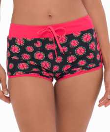 Dámske plavky 69SLAM spodný diel MANGKA ULUWATU (GSSGKA-PA) S.
Vnes do svojho dňa na pláži farbu, sebavedomie a hravosť – spodný diel dámskych plaviek 69SLAM vynikajú originálnym dizajnom, lichotivými strihmi a pohodlnými materiálmi.
Funkčné materiály, ktoré s vami držia krok
Plavky sú vyrobené z rýchloschnúcich, odolných a pružných materiálov – kombinácia nylonu a spandexu alebo polyesteru zaisťuje skvelé padnutie, pohodlie pri pohybe a dlhú životnosť.
Materiál je príjemný na dotyk a perfektne sedí, či už sa opaľujete, plávate alebo hráte plážový volejbal.
Ideálne na leto a športové aktivity
Plavky 69SLAM môžete používať:

na plávanie a opaľovanie,
na plážové športy,
v bazéne a na paddleboarde,
na festivaloch alebo pri relaxovaní v záhrade.

O značke 69SLAM
69SLAM je svetoznáma značka z Bali, ktorá prináša slobodu, hravosť a odvahu byť sám sebou do sveta plaviek, spodnej bielizne a voľnočasového oblečenia.
Ako sa starať o plavky

Pranie: Po každom použití ručne vyperte vlažnou vodou.
Sušenie: Nechajte plavky voľne uschnúť na tienistom mieste.
Žehlenie: Plavky nežehlite – vysoké teploty môžu nevratne poškodiť syntetické vlákna (nylon, polyester, spandex).

Tip: Vaše obľúbené spodné prádlo si zaslúži šetrné zaobchádzanie.