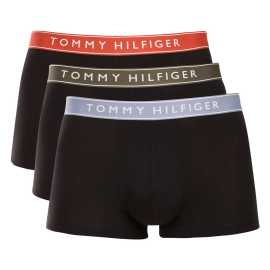 3PACK pánske boxerky Tommy Hilfiger čierne (UM0UM03881 0UC) XL, trenky.
Tieto pánske boxerky Tommy Hilfiger sú perfektnou voľbou pre mužov, ktorí ocenia štýl a pohodlie.
Kvalitný materiál pre maximálne pohodlie
Boxerky sú vyrobené z bavlny s prímesou elastanu, čo zaisťuje ich priedušnosť a pružnosť.
Klasický štýl a pohodlie s boxerkami Tommy Hilfiger
Pánske boxerky prémiovej značky Tommy Hilfiger majú kratšie nohavičky a elegantný dizajn doplnený vytkávanou gumou s logom Tommy Hilfiger.
Prečo by si mal vyskúšať tieto boxerky

Priedušná bavlna: Zaisťuje pohodlie a sviežosť po celý deň.


Pružnosť vďaka elastanu: Boxerky sa skvele prispôsobia tvojej postave.


Štýlový vyšívaný gumový pás: Logo Tommy Hilfiger dodáva boxerkám elegantný vzhľad.

Spodná bielizeň Tommy Hilfiger je zárukou najvyššej kvality
Značka Tommy Hilfiger sa stala ikonou amerického obliekania pred takmer 40 rokmi a jej farebnosť v odtieňoch modrej, červenej a bielej je rozpoznateľná na prvý pohľad.
Ako sa starať o boxerky Tommy Hilfiger
Aby vaše boxerky zostali čo najdlhšie v perfektnom stave, je dôležité dodržiavať nasledujúce pokyny:

Pranie: Boxerky perte na 30 °C s jemnými pracími prostriedkami, aby si zachovali svoju jemnosť.


Sušenie: Možno bezpečne sušiť v sušičke na nízkej teplote.


Žehlenie: Boxerky možno žehliť na nízku teplotu, ale zvyčajne to nie je potrebné.

Tip: Nájdenie správneho kúsku spodnej bielizne, ktorý vám perfektne sedí, je niekedy náročné.