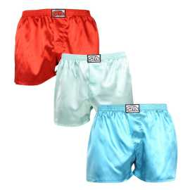 3PACK pánske trenky Styx klasická guma saténové viacfarebné (3C06372) XXL, trenírky.
Zažite dokonalé pohodlie s pánskymi saténovými šortkami Styx v sexi čiernej farbe.
Prvotriedny materiál a spracovanie
Šortky sú vyrobené z polyesterového saténu, ktorý prináša niekoľko kľúčových výhod.
Moderný dizajn pre štýlových mužov
Čierna farba s miernym leskom dodáva týmto šortkám nadčasový a elegantný vzhľad.
Prečo by vám saténové šortky Styx nemali chýbať v šatníku

Elegantný dizajn: Saténový povrch a čierna farba prinášajú jedinečný štýl.
Maximálne pohodlie: Ľahký materiál a voľný strih vám zabezpečia pohodlie počas celého dňa.
Podpora českej výroby: Kupujete výrobok s pečaťou kvality z Českej republiky.

Spodná bielizeň Styx je jednou z najobľúbenejších
Česká značka Styx je medzi zákazníkmi známa najmä vďaka svojej spodnej bielizni s neotrelými vzormi vo výrazných farbách.
Ako sa starať o saténové šortky Styx?
Aby ste sa vo svojich obľúbených šortkách cítili pohodlne čo najdlhšie, odporúčame dodržiavať tieto tipy.

Pranie.
Sušenie: Sušenie v sušičke sa neodporúča.
Žehlenie: V prípade potreby môžete šortky žehliť pri nižšej teplote.

Tip: Nájsť ten správny kúsok spodnej bielizne, ktorý vám dokonale padne, je niekedy náročné.