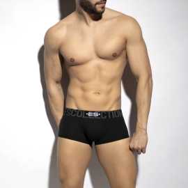 Pánske boxerky ES Collection čierné (UN576-10) S, trenky.
Sexy boxerky nielen pre špeciálne príležitosti
Čierne pánske boxerky patria medzi najobľúbenejšie druhy spodnej bielizne, môžeš si ich obliecť pre každú príležitosť, či už ťa čaká rande, pracovná porada alebo extrémny športový výkon.
Sexy spodná bielizeň ES Collection v tvojom šatníku nesmie chýbať
Sexy pánska bielizeň od ES Collection je tou pravou voľbou pre moderných mužov, ktorí chcú pridať šmrnc a vzrušenie do svojho šatníka.