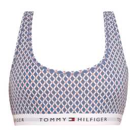 Dámska podprsenka Tommy Hilfiger viacfarebná (UW0UW04548 01Z) L.
Objavte kombináciu pohodlia, slobody a ikonického štýlu so športovou podprsenkou Tommy Hilfiger.
Bavlnené pohodlie na každodenné aktivity
Materiál podprsenky je mäkká a priedušná bavlna, ktorá je jemná k pokožke a ideálna na celodenné nosenie.
Štýlový dizajn, ktorý sa neomrzí
Jednoduché farebné prevedenie je elegantné a ľahko sa kombinuje s inou spodnou bielizňou a domácim oblečením.
Prečo si podprsenku Tommy Hilfiger zamilujete?

Ľahký materiál s príjemnou elasticitou, mäkký, prirodzený a pohodlný strih bez výstuží.
Minimalistický, nadčasový dizajn, štýlový lem s logom značky.
Skvelá voľba pre každodenné pohodlie bez kompromisov.

Tommy Hilfiger je značka pre všetky moderné ženy
Spodná bielizeň Tommy Hilfiger predstavuje dokonalú harmóniu medzi klasickým a moderným vzhľadom.
Ako sa starať o podprsenku Tommy Hilfiger
Aby váš nový obľúbený kúsok zostal dlho v skvelom stave, odporúčame dodržiavať tieto pokyny na starostlivosť.

Perte: Per pri maximálnej teplote 30 °C, najlepšie v ochrannom sáčku.
Sušenie: Nevhodné do sušičky - suš voľne na vzduchu, najlepšie položenú, aby si podprsenka udržala svoj tvar.
Žehlenie: Nežehliť - materiál je jemný a hladký sám o sebe, žehlenie nie je potrebné.

Tip: Staňte sa expertom na údržbu spodnej bielizne vďaka radám v našom článku a doprajte svojim obľúbeným kúskom starostlivosť, akú si zaslúžia.