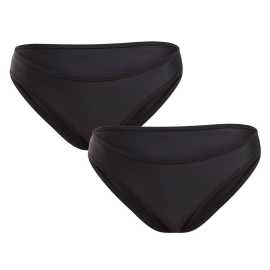 2PACK dámske menštruačné plavky Pietro Filipi nízke heavy (2PUW13) L.
Milujete vodu a plávanie?
Funkčné materiály pre maximálnu ochranu
Plavky sú vyrobené z funkčných umelých vlákien, ktoré im dodávajú potrebnú mäkkosť a pružnosť, takže sa ľahko prispôsobia vášmu telu, dobre sedia a zabraňujú úniku.
Štýlový a pohodlný dizajn
Vďaka modernému dizajnu s nízkym pásom sú plavky nielen funkčné, ale aj elegantné a pohodlné.
Dámske menštruačné plavky sú vhodné aj pri silnejšej menštruácii a počas prvých dní ich môžete používať samostatne alebo v kombinácii s inými hygienickými výrobkami.
Prečo vyskúšať menštruačné plavky?

Spoľahlivá menštruačná ochrana aj vo vode: Absorpčná vrstva zachytáva tekutinu a zabraňuje úniku.
Rýchloschnúci a pohodlný materiál: Plavky sú priedušné, pružné a pohodlné na nosenie.
Ekologická alternatíva: Opakovane použiteľné menštruačné plavky šetria životné prostredie aj vašu peňaženku.

Pietro Filipi prináša jedinečnú spodnú bielizeň
Značka oblečenia Pietro Filipi má v našej krajine veľmi dobrú povesť a dlhoročnú tradíciu.
Ako sa starať o menštruačné plavky?
Aby vám plavky vydržali čo najdlhšie, riaďte sa týmito odporúčaniami:


Pred prvým použitím: Skôr než svoje nové menštruačné nohavičky alebo plavky oblečieš prvýkrát, je potrebné ich vyprať – buď v ruke, alebo v práčke na šetrný program na 30 °C.

Po každom použití: Najprv bielizeň dôkladne vymáchaj v studenej vode.
Pranie: Nohavičky môžeš prať v práčke na 30 °C – najlepšie v pracom vrecku a bez použitia aviváže či bielidiel.
Sušenie: Nohavičky nenechávaj v sušičke.
Žehlenie: Nežehli.

Tip: Keď nájdete menštruačnú bielizeň, ktorá vám sedí a je príjemná na dotyk, zaslúži si tú najlepšiu starostlivosť.