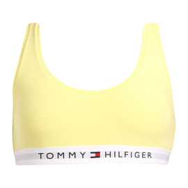 Dámska podprsenka Tommy Hilfiger žltá (UW0UW04143 ZIN) S.
Objavte kombináciu pohodlia, slobody a ikonického štýlu so športovou podprsenkou Tommy Hilfiger.
Bavlnené pohodlie na každodenné aktivity
Materiál podprsenky je mäkká a priedušná bavlna, ktorá je jemná k pokožke a ideálna na celodenné nosenie.
Štýlový dizajn, ktorý sa neomrzí
Jednoduché farebné prevedenie je elegantné a ľahko sa kombinuje s inou spodnou bielizňou a domácim oblečením.
Prečo si podprsenku Tommy Hilfiger zamilujete?

Ľahký materiál s príjemnou elasticitou, mäkký, prirodzený a pohodlný strih bez výstuží.
Minimalistický, nadčasový dizajn, štýlový lem s logom značky.
Skvelá voľba pre každodenné pohodlie bez kompromisov.

Tommy Hilfiger je značka pre všetky moderné ženy
Spodná bielizeň Tommy Hilfiger predstavuje dokonalú harmóniu medzi klasickým a moderným vzhľadom.
Ako sa starať o podprsenku Tommy Hilfiger
Aby váš nový obľúbený kúsok zostal dlho v skvelom stave, odporúčame dodržiavať tieto pokyny na starostlivosť.

Perte: Per pri maximálnej teplote 30 °C, najlepšie v ochrannom sáčku.
Sušenie: Nevhodné do sušičky - suš voľne na vzduchu, najlepšie položenú, aby si podprsenka udržala svoj tvar.
Žehlenie: Nežehliť - materiál je jemný a hladký sám o sebe, žehlenie nie je potrebné.

Tip: Staňte sa expertom na údržbu spodnej bielizne vďaka radám v našom článku a doprajte svojim obľúbeným kúskom starostlivosť, akú si zaslúžia.