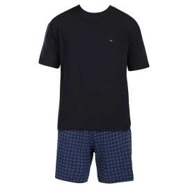 Pánske pyžamo Tommy Hilfiger viacfarebné (UM0UM03834 0TM) XL.
Doprajte si dobrý spánok v ikonickom štýle.
Kvalitná bavlna pre maximálne pohodlie
Pánske pyžamo Tommy Hilfiger je vyrobené zo 100 % bavlny, ktorá je osvedčenou klasikou pre nočné oblečenie.
Nadčasový dizajn s ikonickými detailmi
Vrchnú časť pyžama tvorí jednofarebné tričko s krátkymi rukávmi.
Prečo si vybrať pánske pyžamo Tommy Hilfiger?

Stopercentná bavlna pre prirodzené pohodlie a priedušnosť.
Ikonický dizajn Tommy Hilfiger, ktorý nikdy nevyjde z módy.
Pohodlný strih a elastická tkaná guma, ktorá dobre sedí a netlačí.

Spodná bielizeň Tommy Hilfiger zaručuje najvyššiu kvalitu
Značka Tommy Hilfiger sa pred takmer 40 rokmi stala ikonou amerického obliekania a jej farebnosť v tónoch modrej, červenej a bielej je rozpoznateľná na prvý pohľad.
Ako sa starať o pánske pyžamo Tommy Hilfiger
Aby si vaše pyžamo zachovalo svoj tvar, farbu a mäkkosť, dodržiavajte odporúčanú starostlivosť.

Perte pri maximálnej teplote 30 °C.
Sušenie: Sušenie v sušičke: Pyžamo môžete sušiť v sušičke, ale odporúčame zvoliť šetrný program s nižšou teplotou.
Žehlenie.

Tip: Staňte sa expertom na údržbu spodnej bielizne vďaka radám v našom článku a doprajte svojim obľúbeným kúskom starostlivosť, ktorú si zaslúžia.