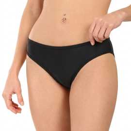 Dámske menštruačné plavky Pietro Filipi nízke heavy (1PUW7) 3XL.
Milujete vodu a plávanie?
Funkčné materiály pre maximálnu ochranu
Plavky sú vyrobené z funkčných umelých vlákien, ktoré im dodávajú potrebnú mäkkosť a pružnosť, takže sa ľahko prispôsobia vášmu telu, dobre sedia a zabraňujú úniku.
Štýlový a pohodlný dizajn
Vďaka modernému dizajnu s nízkym pásom sú plavky nielen funkčné, ale aj elegantné a pohodlné.
Dámske menštruačné plavky sú vhodné aj pri silnejšej menštruácii a počas prvých dní ich môžete používať samostatne alebo v kombinácii s inými hygienickými výrobkami.
Prečo vyskúšať menštruačné plavky?

Spoľahlivá menštruačná ochrana aj vo vode: Absorpčná vrstva zachytáva tekutinu a zabraňuje úniku.
Rýchloschnúci a pohodlný materiál: Plavky sú priedušné, pružné a pohodlné na nosenie.
Ekologická alternatíva: Opakovane použiteľné menštruačné plavky šetria životné prostredie aj vašu peňaženku.

Pietro Filipi prináša jedinečnú spodnú bielizeň
Značka oblečenia Pietro Filipi má v našej krajine veľmi dobrú povesť a dlhoročnú tradíciu.
Ako sa starať o menštruačné plavky?
Aby vám plavky vydržali čo najdlhšie, riaďte sa týmito odporúčaniami:


Pred prvým použitím: Skôr než svoje nové menštruačné nohavičky alebo plavky oblečieš prvýkrát, je potrebné ich vyprať – buď v ruke, alebo v práčke na šetrný program na 30 °C.

Po každom použití: Najprv bielizeň dôkladne vymáchaj v studenej vode.
Pranie: Nohavičky môžeš prať v práčke na 30 °C – najlepšie v pracom vrecku a bez použitia aviváže či bielidiel.
Sušenie: Nohavičky nenechávaj v sušičke.
Žehlenie: Nežehli.

Tip: Keď nájdete menštruačnú bielizeň, ktorá vám sedí a je príjemná na dotyk, zaslúži si tú najlepšiu starostlivosť.