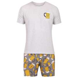 Pánske pyžamo Lonka viacfarebné (Koffing velké pivo/tisk) 3XL.
Doprajte si pokojný spánok a maximálne pohodlie s pánskymi pyžamami Lonka, vyrobenými v Českej republike.
Vysokokvalitné materiály pre celonočné pohodlie
Pánske pyžamy Lonka obsahujú vysoký podiel bavlny, vďaka čomu sú príjemné na dotyk, mäkké a vysoko priedušné.
Premyslený strih a pohodlný dizajn
Pyžamo Lonka má krátke rukávy a krátke nohavice, vďaka čomu je ideálnou voľbou na jar a leto alebo do teplejších spální.
Prečo si vybrať pyžamo Lonka?

Vyrobené v Česku: Podporujte miestnu výrobu a zaručte si kvalitné spracovanie.
Priedušná bavlna a voľný strih: Ideálne pre kvalitný spánok bez prehriatia.
Všestranné použitie: Na noc, víkendové leňošenie a ako domáce oblečenie.

Spodná bielizeň Lonka vás nesklame
Český výrobca spodnej bielizne Lonka vyrába svoje produkty od roku 1872, takže vie, čo robí.
Ako sa starať o pyžamo Lonka
Aby vaše pyžamo zostalo dlho v perfektnom stave, odporúčame dodržiavať tieto pokyny na údržbu.

Pranie: Práť pri maximálnej teplote 40 °C s jemným pracím prostriedkom.
Sušenie: Nesušte v sušičke.
Žehlenie: Môžete žehliť, ale ideálne naruby a pri nižšej teplote.

Tip: Staňte sa odborníkom na starostlivosť o spodnú bielizeň vďaka tipom v našom článku a doprajte svojim obľúbeným kúskom starostlivosť, akú si zaslúžia.