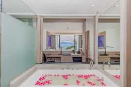 Thajsko Phuket Oceanfront Beach Resort & Spa 8 dňový pobyt Raňajky Letecky Letisko: Viedeň December 2026 ( 4/12/26-11/12/26)