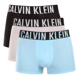 3PACK pánske boxerky Calvin Klein viacfarebné (NB3608A-53V) XL, trenky.
Užívajte si maximálne pohodlie a luxus s pánskymi boxerkami Calvin Klein.
Kvalitný materiál pre celodenné pohodlie
Tieto boxerky sú vyrobené z prvotriednej zmesi bavlny a elastanu.
Elegantný dizajn a praktický strih
Tkaná guma s kontrastným logom Calvin Klein vytvárajú štýlový a nadčasový vzhľad.
Prečo si zamilujete boxerky Calvin Klein

Prvotriedny materiál: Kombinácia bavlny a elastanu zaručuje mäkkosť, priedušnosť a elasticitu pre maximálne pohodlie počas celého dňa.


Štýlový dizajn: Ikonické logo Calvin Klein s vyšívanou gumou dodáva boxerkám elegantný vzhľad vhodný na každú príležitosť.


Praktický strih: dlhšie nohavice a prispôsobivý strih poskytujú väčšie pohodlie a voľnosť pohybu, ideálne na bežné nosenie, do práce aj na voľný čas.

Spodnú bielizeň Calvin Klein milujú ľudia na celom svete
Pánska spodná bielizeň Calvin Klein patrí k stáliciam módneho priemyslu.
Ako sa starať o boxerky Calvin Klein
Aby si vaše nové boxerky zachovali svoj vzhľad a kvalitu čo najdlhšie, dodržiavajte tieto jednoduché pokyny:

Pranie: Perte ich pri maximálnej teplote 30 °C.


Sušenie: Sušenie v bubnovej sušičke sa neodporúča - najlepšou voľbou je sušenie na vzduchu.


Žehlenie: Boxerky nie je potrebné žehliť, čím ušetríte čas a námahu.

Tip: Hľadanie obľúbenej spodnej bielizne môže byť beh na dlhé trate, preto chceme, aby vám obľúbené kúsky dlho vydržali.