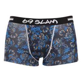 Pánske boxerky 69SLAM hip ancient egypt mason (MSYAET-PO) S, trenky.
Vstúpte do sveta, kde sa pohodlie stretáva s originalitou!
Mikrovlákno, ktoré vás presvedčí na prvý dotyk
Boxerky sú vyrobené z umelých vlákien (kombinácia polyesteru a spandexu) - táto zmes vytvára dokonale mäkký, pružný a prispôsobivý materiál.
Výrazný dizajn a premyslený strih na aktívne dni
Boxerky 69SLAM vás na prvý pohľad zaujmú svojím jedinečným vzhľadom, originálnymi vzormi a príjemnými farbami.
Prečo by boxerky 69SLAM nemali chýbať vo vašom šatníku

Mikrovlákno - ľahké, elastické, rýchloschnúce.
Kratšie nohavičky, ktoré sa nikde nekrčia.
Výrazný dizajn s originálnymi vzormi.

69SLAM spodná bielizeň, ktorá vám zdvihne náladu
69SLAM je obľúbená surferská značka z Bali, ktorá oslavuje život, umenie, kreativitu, dizajn a farby v každom detaile.
Ako sa starať o boxerky 69SLAM
Dodržiavaním týchto jednoduchých krokov zabezpečíte, že vaše boxerky 69SLAM budú dlho vyzerať krásne, funkčné a pohodlné.

Pranie: Odporúčame ručné pranie vo vlažnej vode.


Sušenie: Nesuš v sušičke.


Žehlenie: Nežehliť.

Tip: Vaša obľúbená spodná bielizeň si zaslúži šetrné zaobchádzanie.
