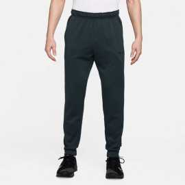 Nike Therma XL. Udržia vás v teple počas každého tréningu Chladné počasie? Žiadny problém! Nohavice Nike Therma s mäkkým fleecom vás udržia v teple a pohodlí, či už cvičíte vonku, alebo v chladnej telocvični. Vďaka voľnému, ale zúženému strihu budete mať dostatok priestoru na každý pohyb - či už budete robiť drepy alebo naťahovať svaly, žiadne obmedzenia. Výhody  Technológia Nike Therma-FIT: udrží vaše telo v teple, keď je horúco. Super mäkký fleece: Ľahko nadýchaná vnútorná strana, ktorá vás udrží v teple a pohodlí. Bočné vrecká na ruky. Zadné vrecko na zips (ideálne na kľúče alebo kartu). Elastický pás s vnútornou grafikou "Nike". Nastaviteľná šnúrka s kovovými koncovkami. Elastické manžety na členkoch. Možno prať v práčke   Termo nohavice Nike - cvičte v teple a pohodlí, kedykoľvek a kdekoľvek.