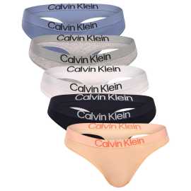 5PACK dámske tangá Calvin Klein viacfarebná (QD5331-3CA) M.
Dodajte svojmu šatníku nádych luxusu a exkluzivity s dámskymi tangami Calvin Klein.
Prvotriedny materiál pre celodenné pohodlie
Tanga Calvin Klein sú vyrobené z kvalitnej zmesi bavlny a umelého hodvábu, ktorá ponúka mäkkosť, priedušnosť a celodenné pohodlie na pokožke.
Elegantný dizajn a praktický strih
Jednoduché línie zaručujú, že tangá Calvin Klein sa budú dokonale hodiť ku každému oblečeniu.
Prečo si zaobstarať tangá Calvin Klein?

Prvotriedny materiál pre maximálne pohodlie a dokonalý strih.


Nadčasový dizajn s ikonickou tkanou gumou.


Skvelá voľba na každodenné nosenie, šport a špeciálne príležitosti.

Spodnú bielizeň Calvin Klein milujú ľudia na celom svete
Výnimočná spodná bielizeň Calvin Klein patrí k stáliciam módneho priemyslu.
Ako sa starať o tangá Calvin Klein
Na zachovanie kvality a pohodlia postupujte podľa týchto jednoduchých krokov:

Pranie: Per na maximálnu teplotu 30 °C.


Sušenie: Tangá môžeš sušiť v sušičke na nízku teplotu, prípadne na vzduchu mimo priameho slnečného žiarenia, aby čierna farba zostala intenzívna.


Žehlenie: Žehlenie nie je nutné, čo ti ušetrí čas.

Tip: Hľadanie obľúbenej spodnej bielizne môže byť beh na dlhé trate, preto chceme, aby vám obľúbené kúsky dlho vydržali.