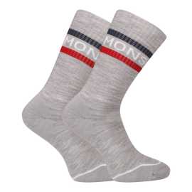 Ponožky Mons Royale merino sivé (100907-1160-781) XL.
Vstup do sveta nekompromisneho pohodlia s vysokymi ponožkami Mons Royale z merino vlny – sú ideálne pre všetkých, ktorí hľadajú teplo, odolnosť a funkčnosť v jednom.
Merino vlna – prírodný zázrak pre vaše nohy
Hlavným materiálom týchto ponožiek je merino vlna – prírodné, funkčné vlákno, ktoré vás udrží v teple aj za mokra, odvádza pot a zároveň je neuveriteľne mäkké.
Vysoký strih pre vyššiu ochranu a podporu
Ponožky Mons Royale majú vyšší strih, ktorý chráni členky aj lýtka a skvele sa hodia do ponožiek, lyžiarskych topánok aj pracovnej obuvi.
Prečo si vybrať ponožky Mons Royale

Merino vlna najvyššej kvality: Mäkká, hrejivá, antibakteriálna a priedušná.
Odolná konštrukcia: Funkčné vlákna pre dlhú životnosť a pružnosť.
Vysoký strih: Ideálne do horolezeckých topánok, lyžiarskych topánok aj pracovnej obuvi.
Štýl a funkčnosť v jednom: Technické spracovanie v modernom dizajne.

Spodná bielizeň Mons Royale je skvelou voľbou na každý deň
Funkčná spodná bielizeň z merino vlny – to je Mons Royale.
Ako sa starať o ponožky Mons Royale z merino vlny
Aby ti ponožky vydrželi dlouho v perfektnom stave, odporúčame dodržiavať nasledujúce pokyny.

Pranie: Ponožky pier na maximálnu teplotu 40 °C, najlepšie naruby av jemnom cykle.
Sušenie: Ponožky nesuš v sušičke.
Žehlenie: Merino ponožky nežehli.

Tip: Merino vlna patrí medzi najjemnejšie materiály, preto si zaslúži výnimočné zaobchádzanie.