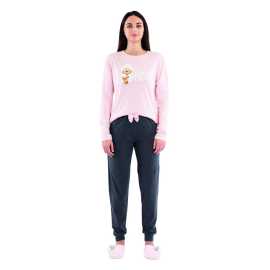 Dámske pyžamo Sorbetto Emilia viacfarebné (Emilia-pink) S.
Doprajte si čarovné večery a pokojné noci s dámskym pyžamom Sorbetto.
Mäkký materiál pre maximálny komfort
Dámske pyžamo Sorbetto je vyrobené zo zmesi bavlny a polyesteru.
Roztomilý dizajn a pohodlný strih na relaxovanie doma
Pyžamo je navrhnuté tak, aby zabezpečilo maximálne pohodlie.
Prečo si zamilujete pyžamo Sorbetto

Kombinácia štýlu a pohodlia: Roztomilý dizajn vás očarí na prvý pohľad, zatiaľ čo mäkký a priedušný materiál vám zaručí pohodlný spánok a relaxáciu doma.
Ideálne na celoročné nosenie: Vďaka dlhým rukávom a nohaviciam je pyžamo skvelou voľbou pre chladnejšie noci, ale zároveň je dostatočne ľahké na nosenie v prechodných ročných obdobiach.
Praktický a lichotivý strih: Elastický pás s ozdobnou mašľou a pohodlný strih vrchného dielu sa prispôsobí rôznym typom postavy a poskytuje maximálnu voľnosť pohybu bez kompromisov v štýle.

Spodná bielizeň Sorbetto pre všetky večne mladé ženy
Sorbetto je značka, ktorá spája taliansky štýl, dôraz na detaily a hravého ducha.
Ako sa starať o pyžamo Sorbetto
Aby vaše obľúbené pyžamo zostalo dlho v perfektnom stave, odporúčame dodržiavať tieto pokyny na údržbu.

Pranie: Odporúčame prať pyžamo pri teplote do 40 °C.
Sušenie: Ideálne je sušiť na vzduchu v tieni.
Žehlenie: Ak pyžamo potrebujete vyžehliť, použite strednú teplotu vhodnú pre bavlnu/polyester.

Tip: Staňte sa odborníkom na starostlivosť o spodnú bielizeň vďaka tipom v našom článku a poskytnite svojim obľúbeným kúskom starostlivosť, ktorú si zaslúžia.