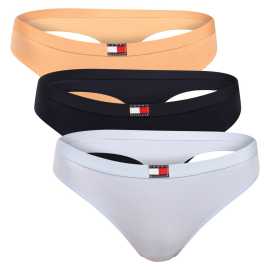 3PACK dámske tangá Tommy Hilfiger viacfarebná (UW0UW06139 0VK) M.
Hľadáte tangá, ktoré dokonale padnú väčším veľkostiam a ponúkajú štýl aj pohodlie?
Mäkká bavlna, ktorá sa prispôsobí vašim potrebám
Tanga sú vyrobené z kvalitnej bavlny s prímesou elastanu.
Nadčasový štýl, ktorý si zamilujete
Klasické farby v kombinácii s jemnou tkanou gumou, na ktorej je logo Tommy Hilfiger, dodávajú tangám športový nádych a zároveň pôsobia elegantne a žensky.
Prečo si zamilujete tangá Tommy Hilfiger

Pohodlný strih, ktorý sa prispôsobí väčším veľkostiam.
Kvalitný a priedušný bavlnený materiál.
Štýlový a zároveň praktický dizajn s elastickou gumou s ikonickým logom.

Tommy Hilfiger je značka pre všetky moderné ženy
Spodná bielizeň Tommy Hilfiger predstavuje dokonalú harmóniu medzi klasickým a moderným vzhľadom.
Ako sa starať o tangá Tommy Hilfiger
Aby vaše obľúbené tangá vydržali ako nové, odporúčame dodržiavať tieto pokyny.

Pranie: Per na 30 °C.


Sušenie: Môžeš sušiť v sušičke – zvoľ program s nízkou teplotou, ktorý chráni vlákna a elasticitu.
Žehlenie: Nežehliť – materiál je hladký a ľahko sa udržuje bez potreby žehlenia.

Tip: Staňte sa expertom na údržbu spodnej bielizne vďaka radám v našom článku a doprajte svojim obľúbeným kúskom starostlivosť, ktorú si zaslúžia.