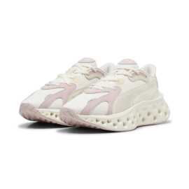 Puma Softride Frequence Wns 40,5. Puma Softride Frequence: Vynikni v dave s maximálnym pohodlímPredstavujeme ti nové Puma Softride Frequence! Táto bota spája maximálne pohodlie vďaka penovej technológii Softride s moderným dizajnom, ktorý upúta pozornosť. Vďaka špeciálnemu prvku „negative space“ je tlmenie ešte výraznejšie, takže každý krok je ako po mäknom vankúši. Svah boty kombinuje rôzne materiály a zaujímavé dizajnové detaily, ktoré zaručia, že budeš vystupovať z davu.VýhodyMaximálne pohodlie: Prémiová penová technológia Softride poskytuje extra mäkké tlmenie na celý deň.Moderný dizajn: Inovatívne prvky „negative space“ dodávajú boti štýl a zvýrazňujú tlmiace vlastnosti.Ľahkosť a flexibilita: Ľahký materiál poskytuje slobodu pohybu pri každom kroku.Vrch - textília  Textilné vrchy sú úplne ideálne pre svoju priedušnosť do teplejších dní. Len pozor na odieranie, s odolnosťou je to trochu horšie ako napríklad pri koži.Podrážka - guma  S gumovou podrážkou sa proste nedá nič pokaziť. Dlho vydrží, ľahko sa čistí a má skvelú trakciu.SOFTRIDETechnológia Softride tí zaručuje extrémne odpruženie. A čo to vlastne znamená? Tenisky s touto technológiou budeš s radosťou nosiť celý deň.
