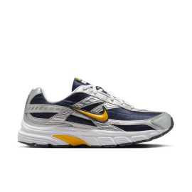 Nike Initiator 47,5. Nike Initiator: Pohodlie a podpora na každom kroku S topánkami Nike Initiator si môžeš užívať pohodlnú podporu pri každom behu. Priedušný zvršok a mäkké odpruženie ti dodajú sebavedomie pri každom kroku. Výhody  Podporné prekrytia pomáhajú udržať nohu na svojom mieste Mäkká podšívka zvyšuje komfort Penová medzipodrážka poskytuje mäkké odpruženie Flexné drážky v podrážke umožňujú voľný pohyb  Priprav sa na pohodlný beh s Nike Initiator!Vrch - textília a syntetika  Ponúka výhodný pomer priedušnosti a odolnosti. Textília je dobre priedušná, ale zároveň ponúka zvýšenú odolnosť proti oderu a vplyvom. Je navyše na strategických miestach spevnená syntetickými prekryvmi, ktoré topánku spevňujú, robia ju odolnejšou a chránia tvoje nohy.Medzipodrážka  Penová medzipodrážka je ako vankúš pre vaše nohy - mäkká, pružná a pripravená tlmiť akýkoľvek náraz. Vďaka nej sa budete cítiť, akoby ste bežali na obláčiku, aj keď asfalt pod nohami nie je práve najjemnejší. Navyše vracia energiu, takže vás pri každom kroku trochu nakopne vpred!Podrážka - guma  S gumovou podrážkou sa proste nedá nič pokaziť. Dlho vydrží, ľahko sa čistí a má skvelú trakciu.