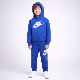 Nike kids club fleece set 110-116 cm. Štýl a pohodlie v jednom baleníTáto dvojdielna súprava Nike Club Fleece Set je navrhnutá tak, aby poskytla maximálny komfort a moderný vzhľad pre vaše dieťa.VýhodyPriestranný strih mikiny: Ideálny na vrstvenie s tričkom.Zúžené nohavice s pružným pásom: Pohodlné a jednoducho padnúce.Mäkký a ľahký flís: Poskytuje komfort a voľnosť pohybu.Univerzálne využitie: Oba diely je možné nosiť samostatne a kombinovať s ďalšími kúskami detského šatníka.Táto súprava je perfektná na každý deň – zahreje, vyzerá skvele a vaše dieťa sa v nej bude cítiť pohodlne aj v chladnejšom počasí.