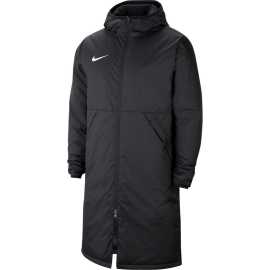 Nike Repel Park S. Štýlová zimná parka NikeZimná bunda Nike Park20 je spoľahlivou voľbou pre všetkých, ktorí hľadajú pohodlie a ochranu pred zimným počasím. S vodoodpudivým materiálom a ľahkou izoláciou vás udrží v suchu aj teple za každého počasia. Dlhý strih a pevná kapucňa vám poskytnú maximálnu ochranu proti vetru a dažďu.VýhodyVodoodpudivý materiál – skvele odoláva dažďu a vlhkosti.Ľahká izolácia – zaručuje teplo, bez obmedzenia pohybu.Praktické detaily – obojsmerný zips po celej dĺžke a elastické manžety pre lepšie prispôsobenie.Bunda je vybavená dvoma bočnými vreckami na patentku pre jednoduchý prístup k vašim veciam. Dlhý strih dodáva bunde moderný vzhľad a skvele chráni pred chladom.Buď pripravený na zimu s bundou Nike PARK20 – štýl, pohodlie a spoľahlivá ochrana v jednom!