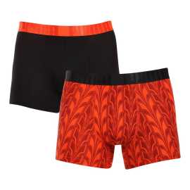 2PACK pánske boxerky Puma viacfarebné (701228130 004) L, trenky. Pánske boxerky Puma prinášajú pohodlie a štýl na každý deň
Užite si dokonalú kombináciu pohodlia a moderného štýlu s pánskymi boxerkami Puma. Vďaka kvalitnému materiálu a nadčasovému dizajnu sú ideálne na každodenné nosenie, či už do práce, na šport, alebo len na relax doma. Boxerky Puma potešia každého muža, ktorý hľadá jednoduchý vzhľad a maximálnu kvalitu pre svoje pohodlie.
Kvalitný materiál, ktorý vás nesklame
Boxerky sú vyrobené z prvotriednej bavlnenej zmesi s prímesou elastanu, ktorá zaručuje ich mäkkosť, priedušnosť a pružnosť. Bavlnený základ poskytuje príjemný pocit na pokožke, zatiaľ čo elastan zaručuje, že boxerky sa prispôsobia vášmu telu a zachovajú si svoj tvar aj po opakovanom nosení.
Moderný dizajn a presný strih na každodenné nosenie
Nadčasové farebné prevedenie si nájde miesto v šatníku každého štýlového muža. Elastický pás s logom Puma dodáva boxerkám mierne športový vzhľad. Dlhšie nohavice zaručujú pohodlie a podporu počas celého dňa, či už vás čaká dlhý deň v kancelárii alebo za volantom, alebo náročnejšie športové aktivity. Praktický strih umožňuje voľnosť pohybu a je vhodný na aktívny životný štýl aj voľné chvíle.
Prečo si kúpiť boxerky Puma

Štýlový a moderný dizajn: Minimalistický vzhľad s pohodlným elastickým pásom dodáva boxerkám elegantný štýl vhodný pre každého muža.
Kvalitný materiál: Zmes bavlny a elastanu poskytuje mäkkosť, priedušnosť a odolnosť, takže boxerky sa dokonale prispôsobia vášmu telu a dlho vydržia.
Presný strih a dokonalá podpora: Dlhšie nohavice poskytujú dostatočné krytie a zabraňujú odieraniu stehien.

Spodná bielizeň Puma sa hodí nielen športovcom
Značka Puma je známa po celom svete vďaka svojmu oblečeniu a spodnej bielizni, ktorú nosia slávni športovci. Ponožky, tričká, podprsenky alebo boxerky Puma však môžete nosiť nielen do posilňovne, ale na všetky príležitosti, hanbu vám neurobia ani na výlete či v práci. Nech už si vyberiete akýkoľvek kúsok, môžete sa tešiť na pohodlný materiál a precízny strih, ktorý vám ľahko padne.
Ako sa starať o boxerky Puma
Aby vám nové boxerky dlho vydržali, odporúčame dodržiavať tieto pokyny.

Pranie: Odporúčame prať pri maximálnej teplote 40 °C, aby sa zachovala kvalita materiálu.
Žehlenie: Nežehlite, aby ste nepoškodili elastické vlákna.
Sušenie: Neodporúča sa používať sušičku, aby boxerky nestratili svoju pružnosť a tvar.

Tip: Hľadanie obľúbenej spodnej bielizne môže byť beh na dlhé trate, preto chceme, aby vám obľúbené kúsky dlho vydržali. Preto tu nájdete aj množstvo skvelých pomôcok na pranie spodnej bielizne, ako sú pracie papiere a vrecká na jemnú bielizeň.