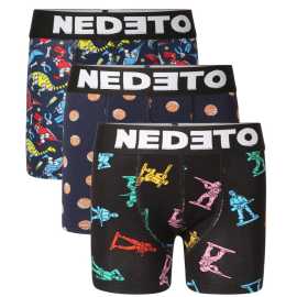 3PACK detské boxerky Nedeto viacfarebné (3NBDV5) 6-8 let, trenky. Pohodlie, kvalita a štýl na každý deň – detské boxerky Nedeto
Detské boxerky od značky Nedeto, našej vlastnej značky, spájajú maximálny komfort, nadčasový vzhľad a spoľahlivú kvalitu. Či už tvoje dieťa trávi deň v škole, na ihrisku alebo doma, tieto boxerky mu poskytnú pohodlie počas celého dňa. Sú ideálnou voľbou pre každodenné nosenie.
Overený materiál pre každodenné pohodlie
Tieto boxerky sú vyrobené z osvedčenej zmesi bavlny a elastanu, vďaka čomu sú mäkké, priedušné a zároveň pružné. Bavlna je jemná k detskej pokožke a elastan zabezpečí, že prádlo drží tvar aj po mnohých praniach. Ideálne pre aktívne deti, ktoré potrebujú spoľahlivé prádlo na celý deň.
Strih, ktorý sedí a neobmedzuje
Boxerky majú priliehavý strih s dlhšou nohavičkou, ktorá sa nevyhŕňa a zabezpečí pohodlie aj pri väčšom pohybe. Vytkávaná guma v páse s logom NEDETO je mäkká, netlačí a zároveň dobre drží, takže sa boxerky nezošmykujú. 
Kedy sa ti tieto boxerky budú hodiť najviac?
Detské boxerky Nedeto sú perfektné na:


každodenné nosenie do školy alebo škôlky,


športové aktivity (napr. telesná, tréningy, voľnočasové krúžky),


domáce pohodlie aj voľný čas vonku,


cesty, výlety a prespávačky u kamarátov.


Ako sa starať o detské boxerky Nedeto:

Pranie: Per boxerky naruby pri maximálnej teplote 30 °C. Používaj jemný prací prostriedok bez bielidiel, ideálne určený na farebnú alebo čiernu bielizeň.
Sušenie: Nesuš boxerky v sušičke. Vysoké teploty môžu skrátiť životnosť elastických vlákien.
Žehlenie: Žehlenie spravidla nie je potrebné. Ak áno, žehlij naruby na nízkej teplote, aby si chránil potlač aj gumu.